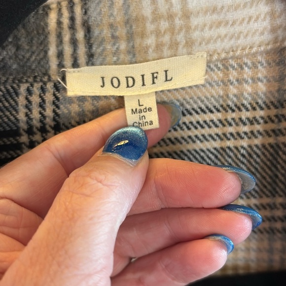 JODIFL Plaid Button-Up Shacket/ Size Large - Picture 2 of 7